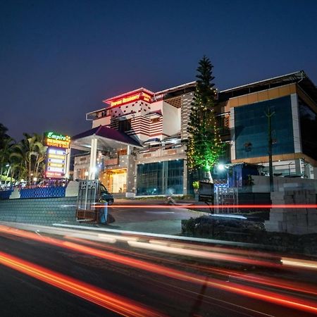 Empire Residency Hotel Tiruvalla Exterior photo