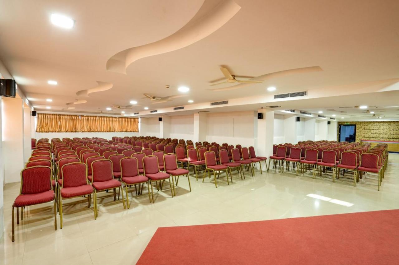 Empire Residency Hotel Tiruvalla Exterior photo