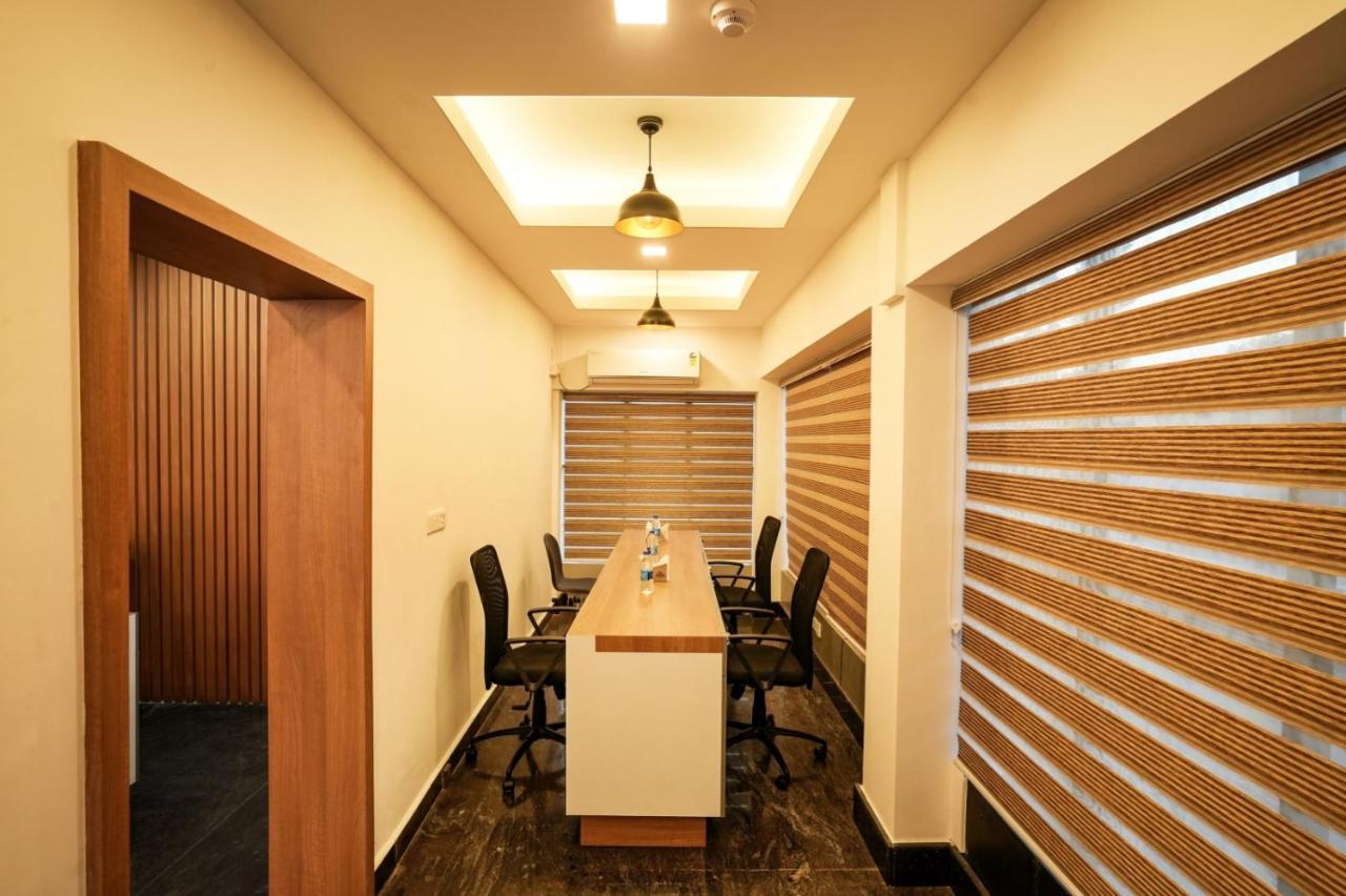 Empire Residency Hotel Tiruvalla Exterior photo