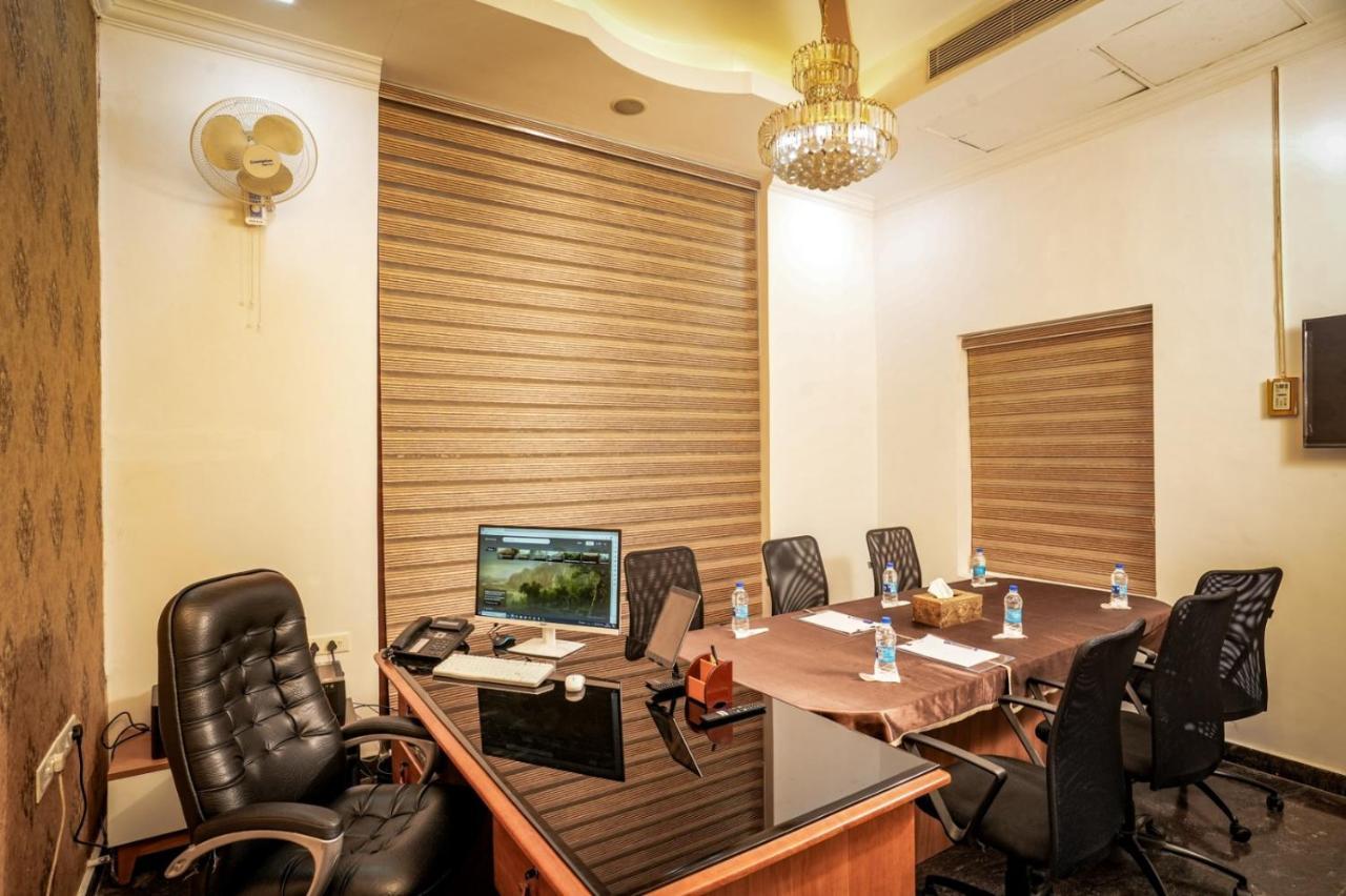 Empire Residency Hotel Tiruvalla Exterior photo