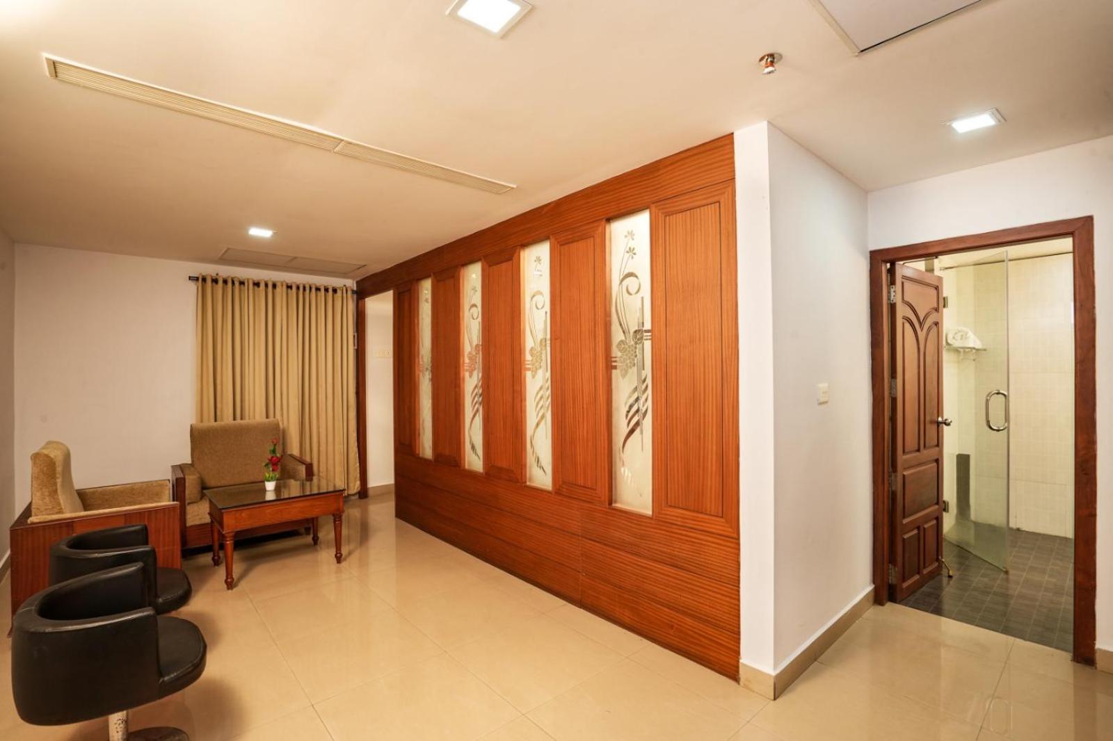 Empire Residency Hotel Tiruvalla Exterior photo
